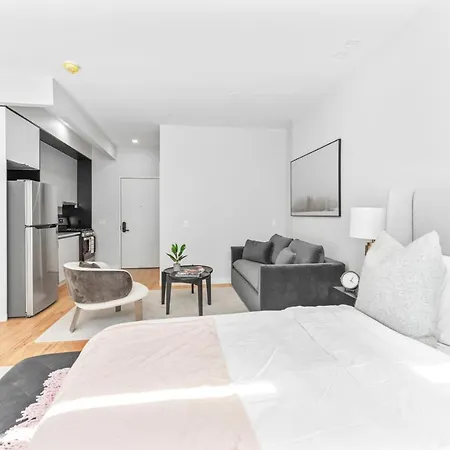 Luxe Studio Apt With Charming Juliet Balcony *