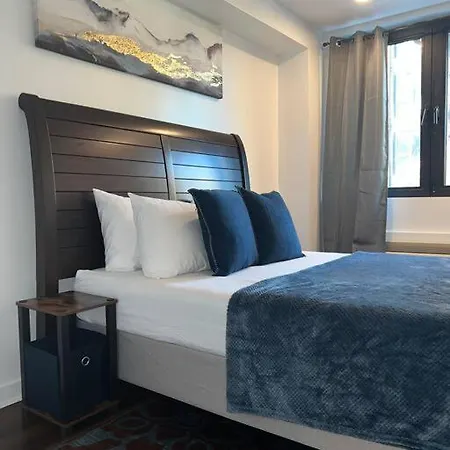 Cozy 1 Bedroom With Outdoor Patio Space *