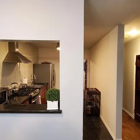 Quiet 3 Bedroom In Private Apartment *