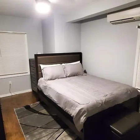 Quiet 3 Bedroom In Private New York