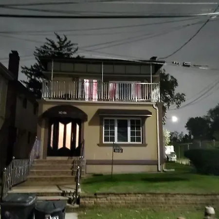 Quiet 3 Bedroom In Private New York