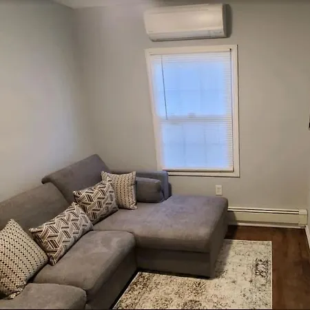 Quiet 3 Bedroom In Private * New York