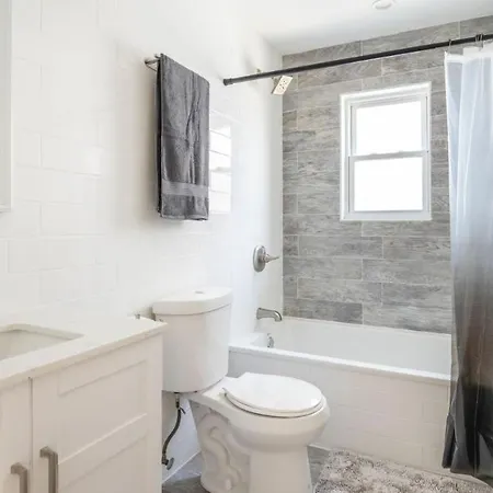 Lovely 3-br In Queens, Near Rockaway *