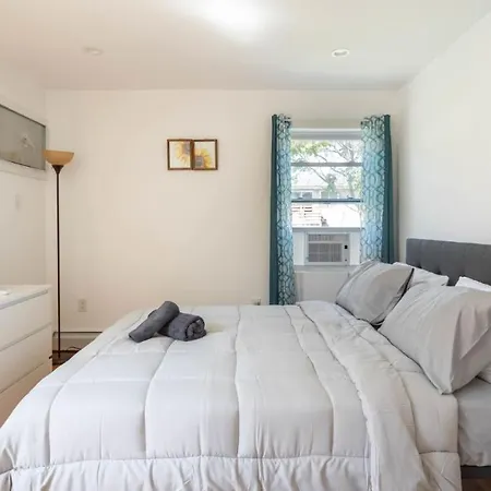 Lovely 3-br In Queens, Near Rockaway New York