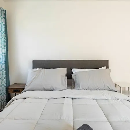 Lovely 3-br In Queens, Near Rockaway *