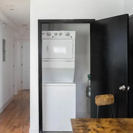 Lovely 3-br In Queens, Near Rockaway Apartment New York