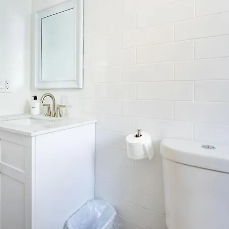Lovely 3-br In Queens, Near Rockaway Apartment
