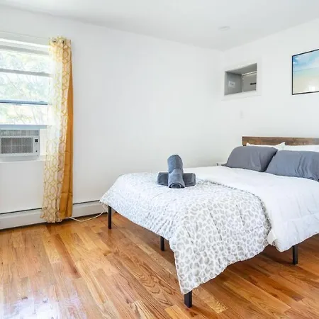 Lovely 3-br In Queens, Near Rockaway *