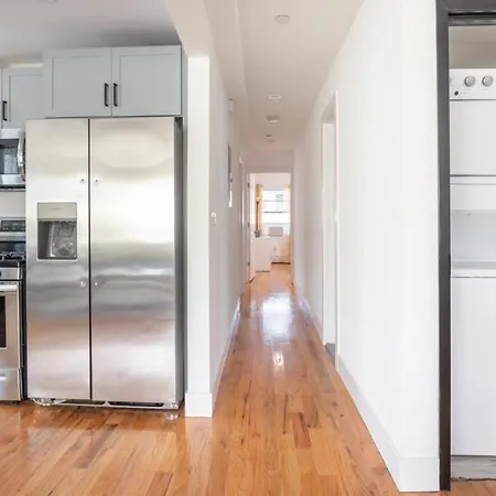 Lovely 3-br In Queens, Near Rockaway *