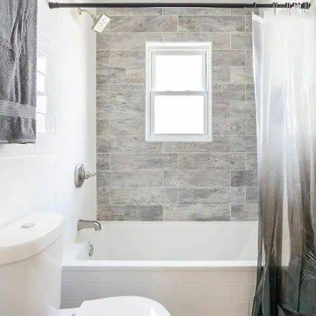 Lovely 3-br In Queens, Near Rockaway Apartment