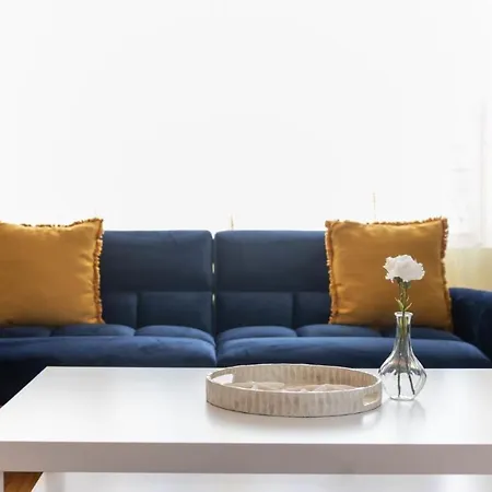 Lovely 3-br In Queens, Near Rockaway Apartment *