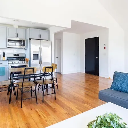 Lovely 3-br In Queens, Near Rockaway
