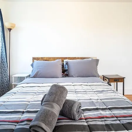 Lovely 3-br In Queens, Near Rockaway *