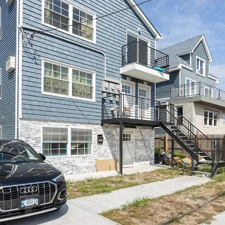 Lovely 3-br In Queens, Near Rockaway Apartment