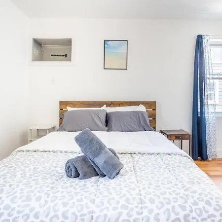 Lovely 3-br In Queens, Near Rockaway Apartment