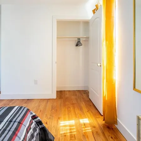 Lovely 3-br In Queens, Near Rockaway Apartment New York