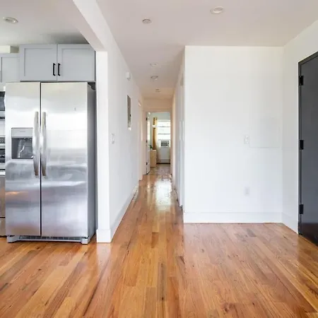 Lovely 3-br In Queens, Near Rockaway