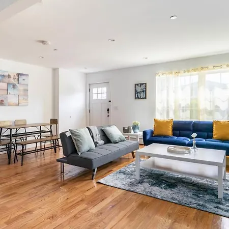 Lovely 3-br In Queens, Near Rockaway *