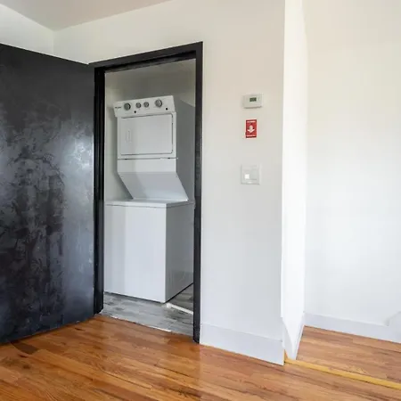 Lovely 3-br In Queens, Near Rockaway Apartment New York