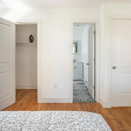 Lovely 3-br In Queens, Near Rockaway Apartment New York