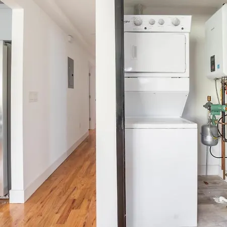 Lovely 3-br In Queens, Near Rockaway Apartment New York