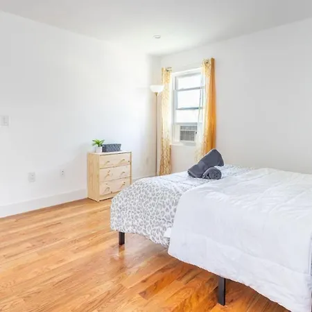 Lovely 3-br In Queens, Near Rockaway * New York