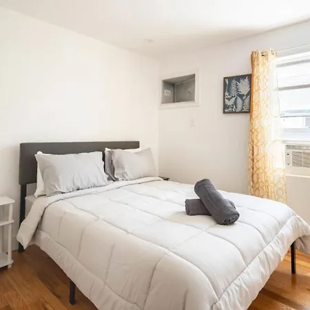 Apartment Lovely 3-br In Queens, Near Rockaway