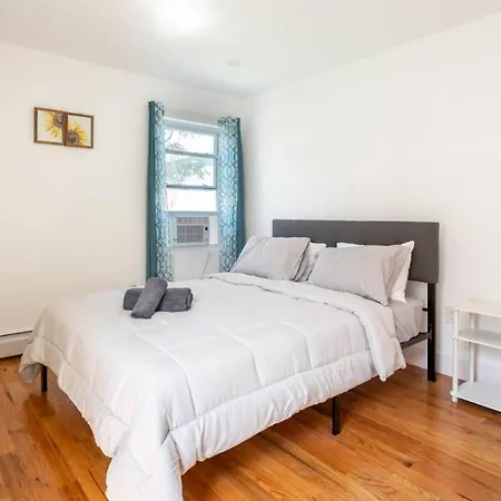 Lovely 3-br In Queens, Near Rockaway *
