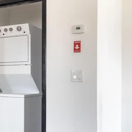 Lovely 3-br In Queens, Near Rockaway