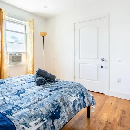 Apartment Lovely 3-br In Queens, Near Rockaway