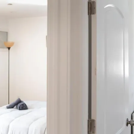 Lovely 3-br In Queens, Near Rockaway