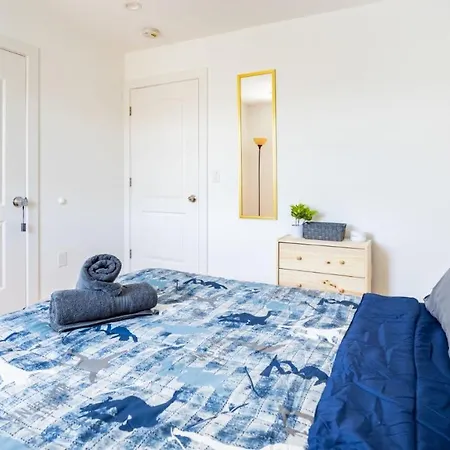 Lovely 3-br In Queens, Near Rockaway Apartment *