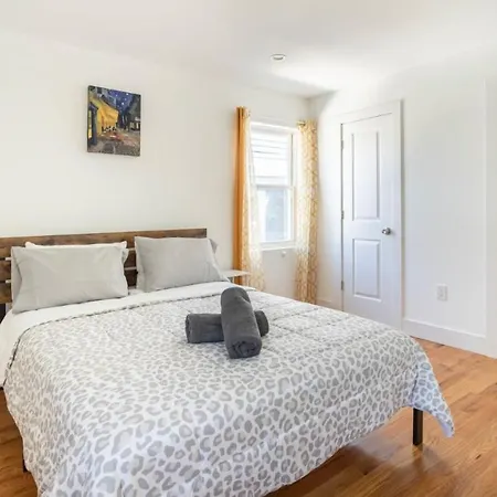 Apartment Lovely 3-br In Queens, Near Rockaway
