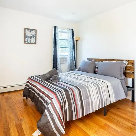 Apartment Lovely 3-br In Queens, Near Rockaway New York