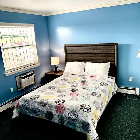 Large 3-bedrooms/2-bath Apt, One Block To Train New York