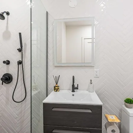 Holiday home Luxe Studio Apt With Charming Juliet Balcony New York