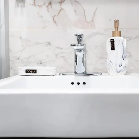 69-3c Stylish Lower East East 1br Brand New Apartment
