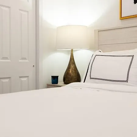 69-3c Stylish Lower East East 1br Brand New New York