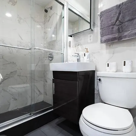 69-3c Stylish Lower East East 1br Brand New