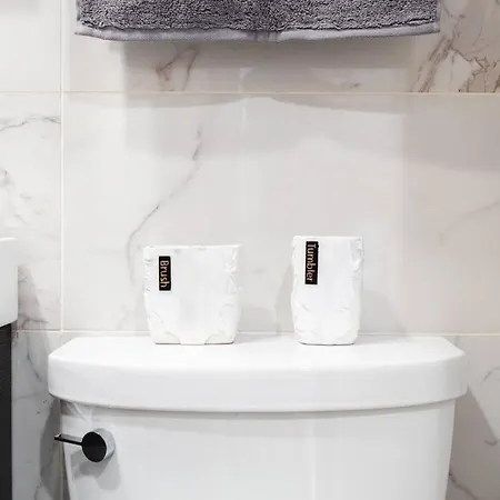 69-3c Stylish Lower East East 1br Brand New *