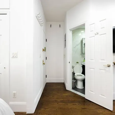 69-2d Stylish Lower East Side 1br Brand New