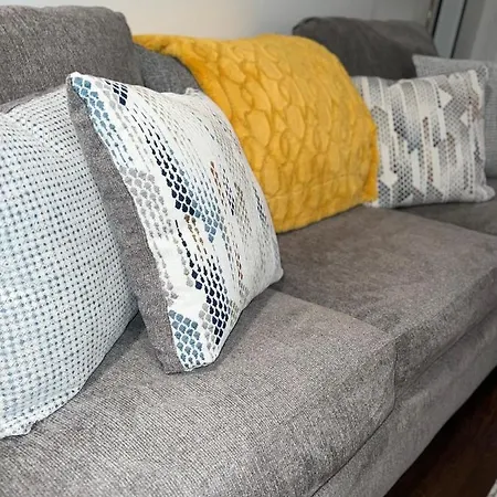 Cozy 1 Bedroom With Outdoor Patio Space Apartment