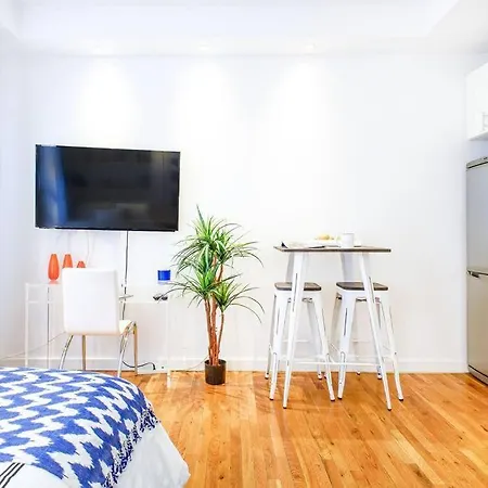 62-3b Prime Ues Walk To Park * New York