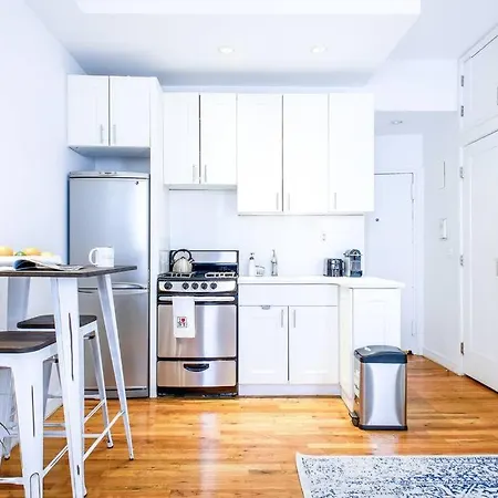 62-3b Prime Ues Walk To Park * New York