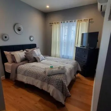 Located 10 Minutes From Jfk Airport * New York