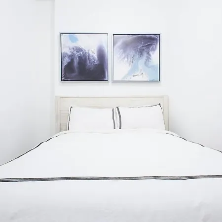 454-3w Prime Location 2br Newly Furnished Sleeps 5 Apartment *