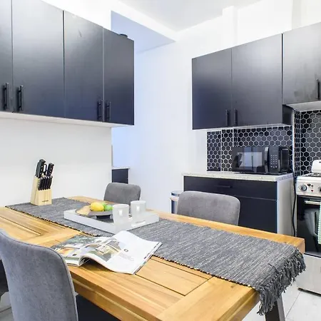 454-3w Prime Location 2br Newly Furnished Sleeps 5 *