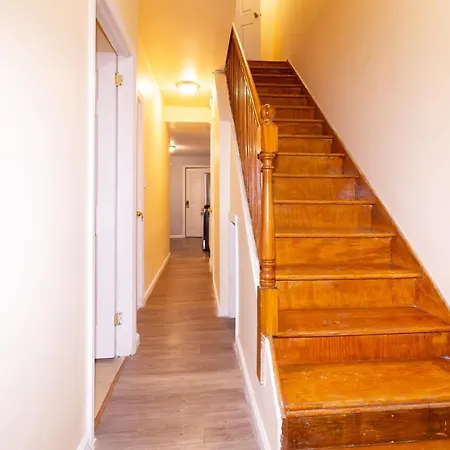 Cozy Shack 1 Bedroom Studio With Sofa And Full Kitchen In Elmhurst Ny *