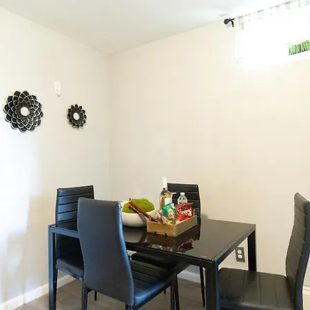 Cozy Shack 1 Bedroom Studio With Sofa And Full Kitchen In Elmhurst Ny *