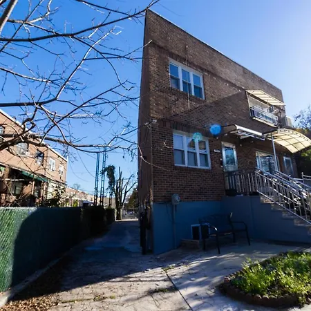 Cozy Shack 1 Bedroom Studio With Sofa And Full Kitchen In Elmhurst Ny Apartment New York
